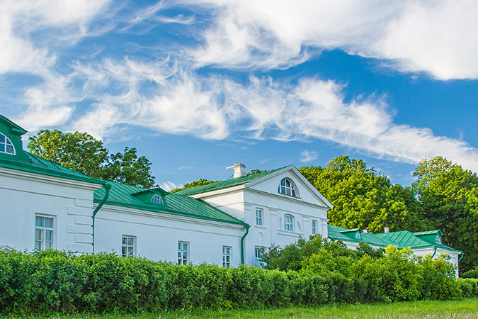 Дом Волконского летом